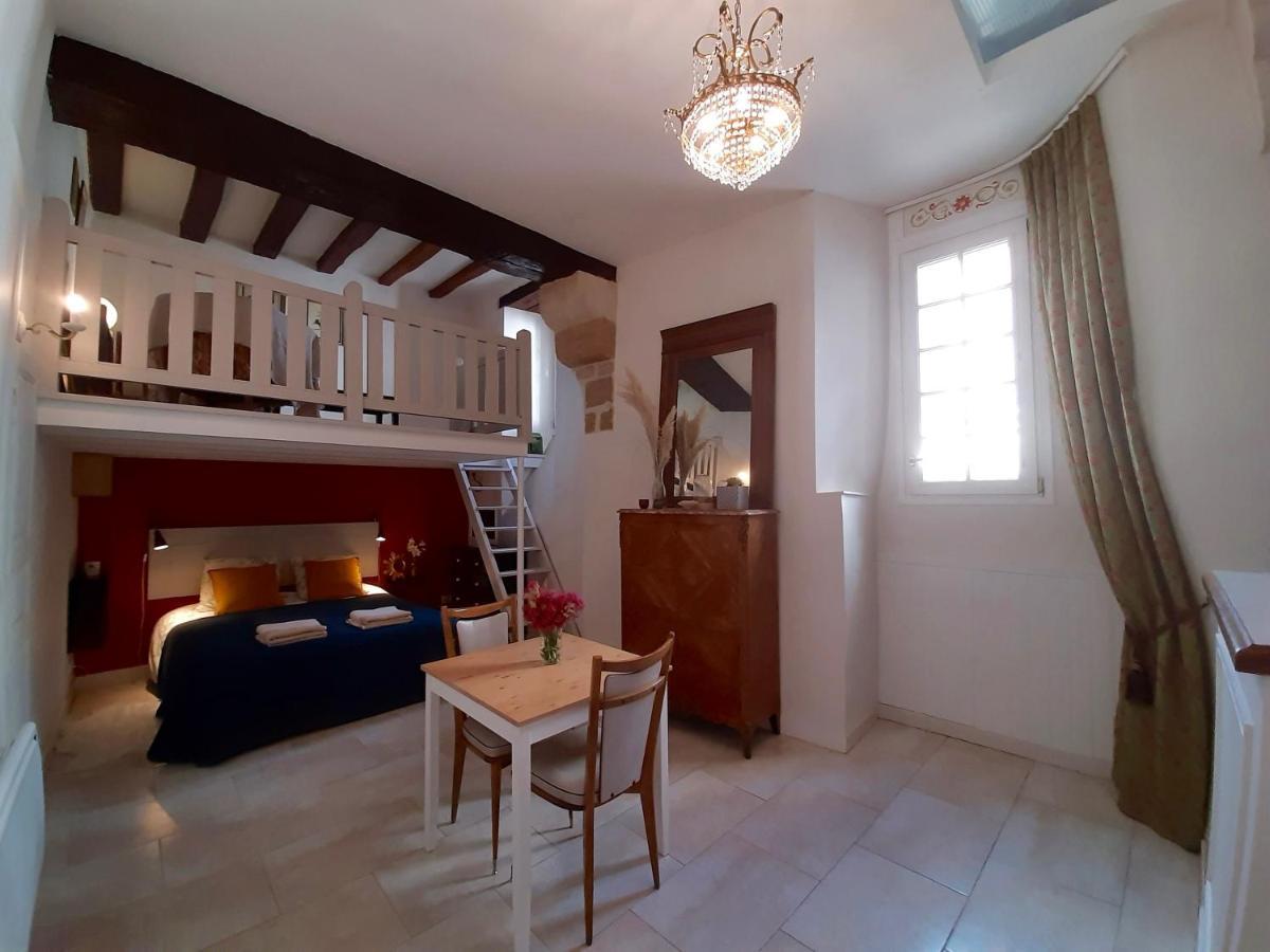 En Plein Coeur : Charmant Gite Centre อองบวส ภายนอก รูปภาพ
